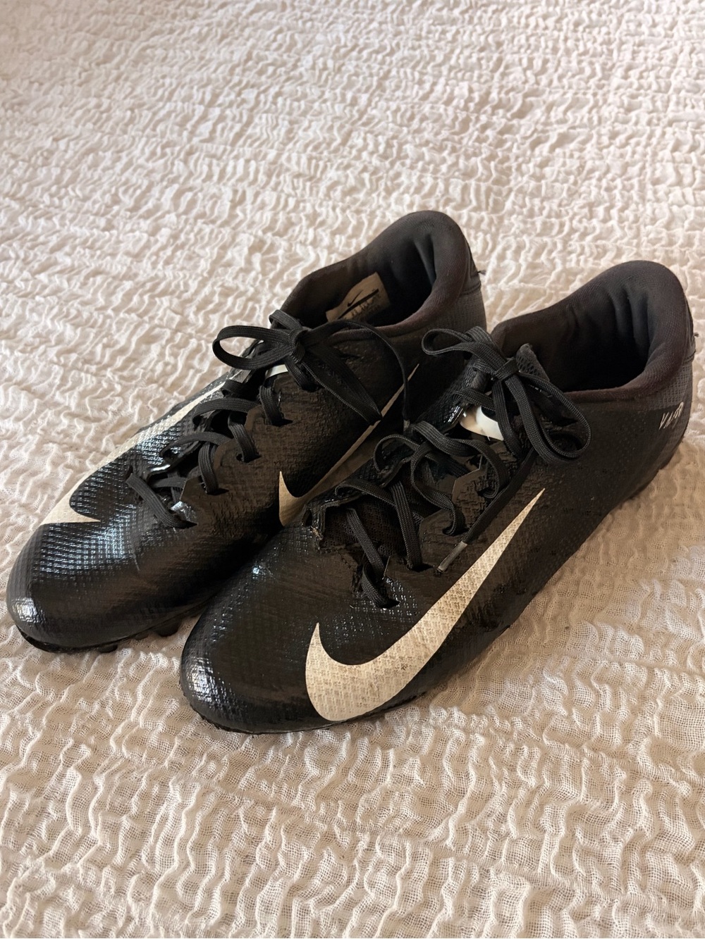 Nike Vapor size 10.5 Men's Black Cleats